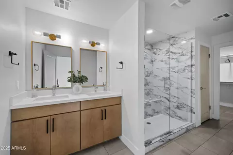 Bath - 4132 N 34th Pl, Phoenix, AZ 85018 photo 1 of 4