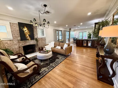 Living - 723 E Moreland St, Phoenix, AZ 85006 photo 1 of 2