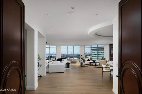 2402 Esplanade Ln #902, Phoenix, AZ 85016