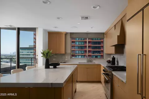Kitchen - 2402 Esplanade Ln #902, Phoenix, AZ 85016 photo 2 of 3