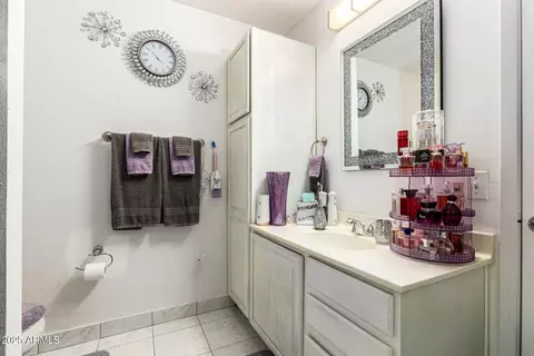 Bath - 4028 E Carson Rd, Phoenix, AZ 85042 photo 1 of 2