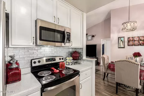 Kitchen - 4028 E Carson Rd, Phoenix, AZ 85042 photo 2 of 4