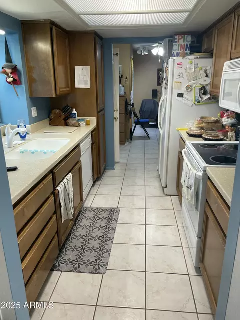 Kitchen - 1022 E Wagoner Rd, Phoenix, AZ 85022 photo 1 of 1