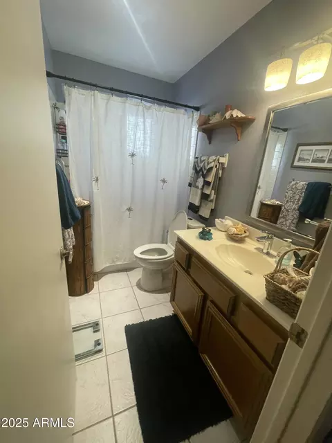 Bath - 1022 E Wagoner Rd, Phoenix, AZ 85022 photo 1 of 2