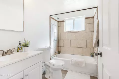 Bath - 105 Cochise Dr, Bisbee, AZ 85603 photo 1 of 1