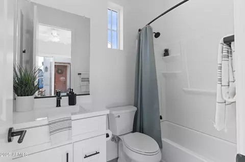Bath - 1525 E Megan St, Gilbert, AZ 85295 photo 6 of 6