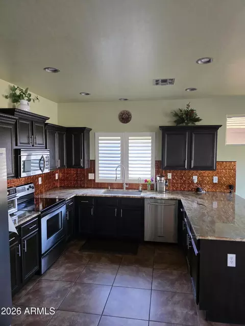 Kitchen - 1938 E Los Alamos St, Gilbert, AZ 85295 photo 4 of 6