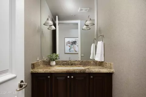 Bath - 2402 Esplanade Ln #PH2, Phoenix, AZ 85016 photo 5 of 6