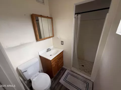 Bath - 815 E Jackson Ave, Buckeye, AZ 85326 photo 2 of 2