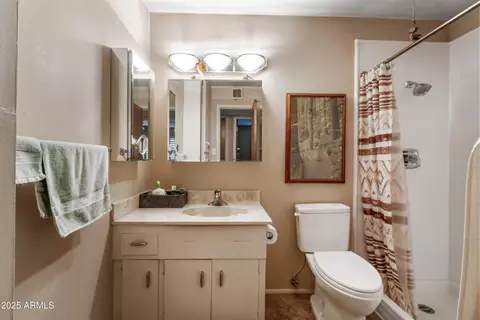 Bath - 6537 N 41st Dr, Phoenix, AZ 85019 photo 2 of 5
