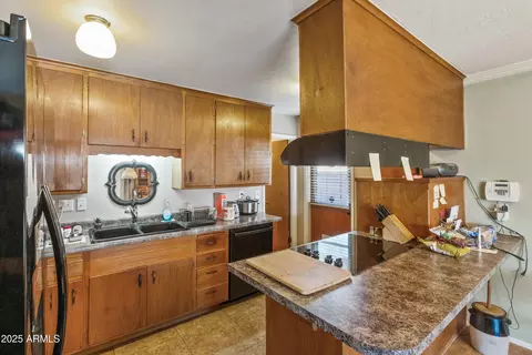 Kitchen - 6537 N 41st Dr, Phoenix, AZ 85019 photo 2 of 3