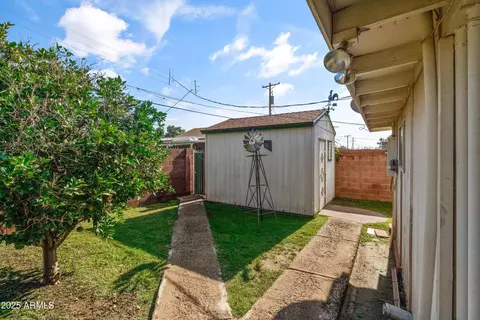 Exterior - 6537 N 41st Dr, Phoenix, AZ 85019 photo 4 of 9