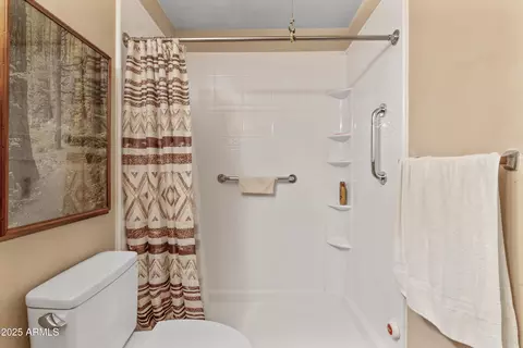 Bath - 6537 N 41st Dr, Phoenix, AZ 85019 photo 1 of 5