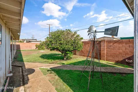 Exterior - 6537 N 41st Dr, Phoenix, AZ 85019 photo 7 of 9