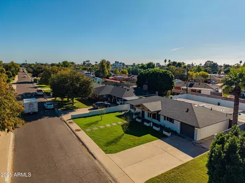 View/Area - 3615 E Clarendon Ave, Phoenix, AZ 85018 photo 1 of 7