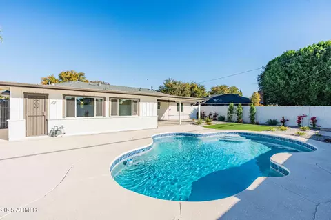 Exterior - 3615 E Clarendon Ave, Phoenix, AZ 85018 photo 7 of 11