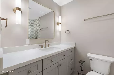 Bath - 3615 E Clarendon Ave, Phoenix, AZ 85018 photo 4 of 6