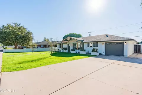 Exterior - 3615 E Clarendon Ave, Phoenix, AZ 85018 photo 2 of 11