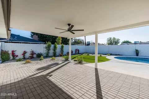 Exterior - 3615 E Clarendon Ave, Phoenix, AZ 85018 photo 5 of 11