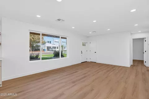 Living - 3615 E Clarendon Ave, Phoenix, AZ 85018 photo 2 of 6