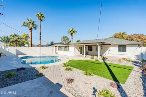 Exterior - 3615 E Clarendon Ave, Phoenix, AZ 85018 photo 9 of 11