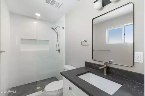 Bath - 3615 E Clarendon Ave, Phoenix, AZ 85018 photo 1 of 6
