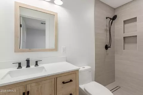 Bath - 1433 E Hudson Dr, Tempe, AZ 85281 photo 4 of 4