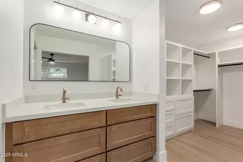 Bath - 1433 E Hudson Dr, Tempe, AZ 85281 photo 2 of 4