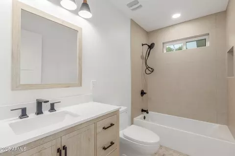 Bath - 1433 E Hudson Dr, Tempe, AZ 85281 photo 3 of 4