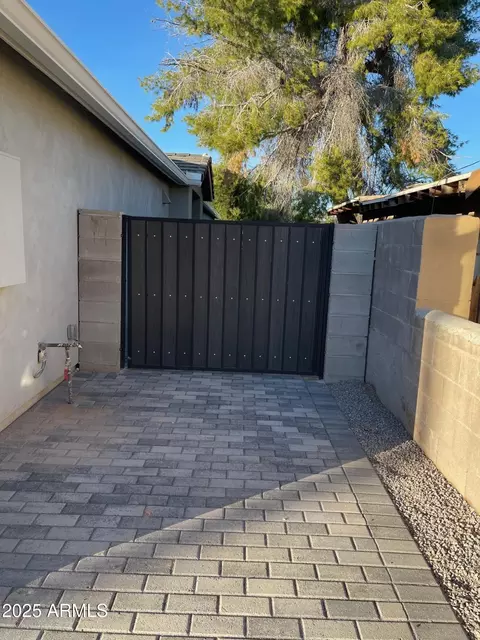 82 W Brooks St, Gilbert, AZ 85233 photo 2