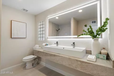 Bath - 5217 N 18th Pl, Phoenix, AZ 85016 photo 3 of 4