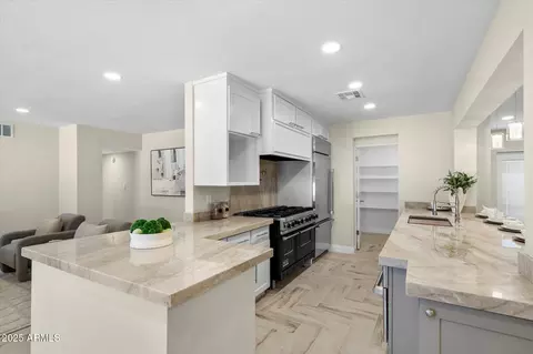 Kitchen - 5217 N 18th Pl, Phoenix, AZ 85016 photo 3 of 6