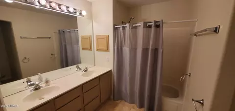 Bath - 4632 E Harwell St, Gilbert, AZ 85234 photo 4 of 6