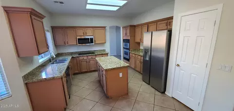 Kitchen - 4632 E Harwell St, Gilbert, AZ 85234 photo 3 of 5