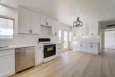 Kitchen - 2039 W Northview Ave, Phoenix, AZ 85021 photo 2 of 4