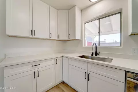 Kitchen - 2039 W Northview Ave, Phoenix, AZ 85021 photo 4 of 4