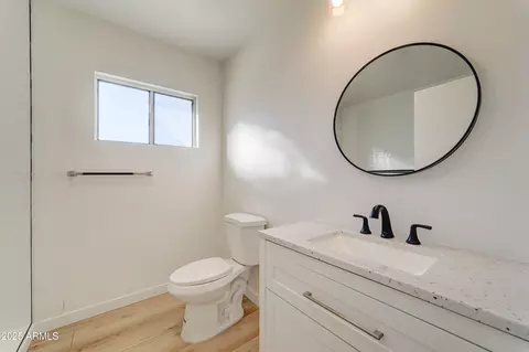 Bath - 2039 W Northview Ave, Phoenix, AZ 85021 photo 3 of 4