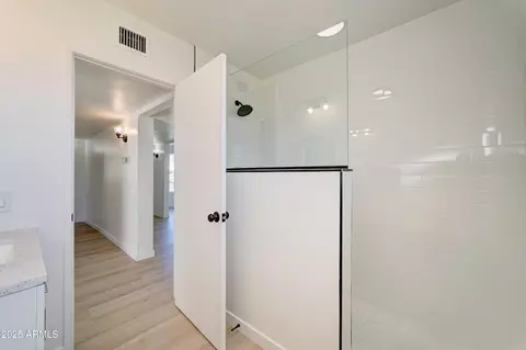 Bath - 2039 W Northview Ave, Phoenix, AZ 85021 photo 4 of 4