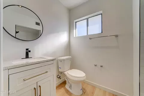 Bath - 2039 W Northview Ave, Phoenix, AZ 85021 photo 1 of 4