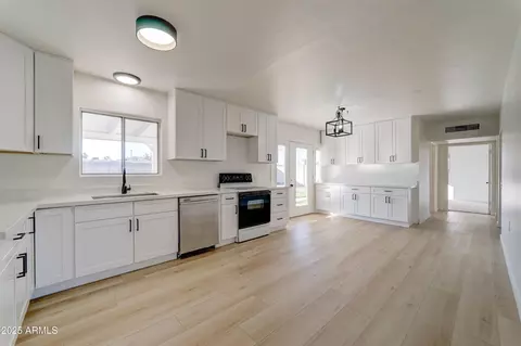 Kitchen - 2039 W Northview Ave, Phoenix, AZ 85021 photo 1 of 4