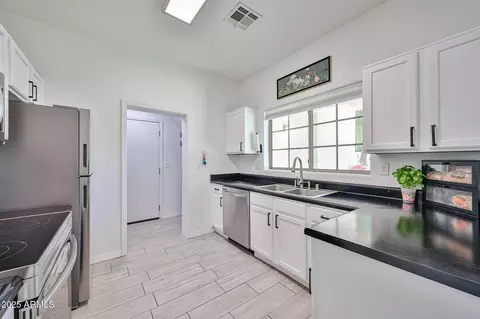 2801 N Litchfield Rd #37, Goodyear, AZ 85395