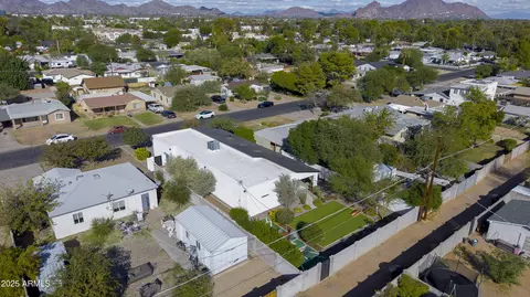 View/Area - 2511 Earll Dr, Phoenix, AZ 85016 photo 2 of 2