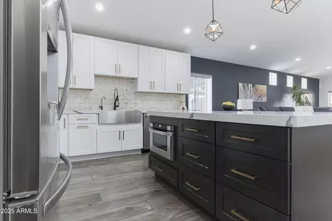 Kitchen - 2511 Earll Dr, Phoenix, AZ 85016 photo 2 of 6