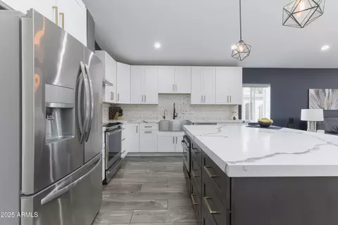 Kitchen - 2511 Earll Dr, Phoenix, AZ 85016 photo 5 of 6