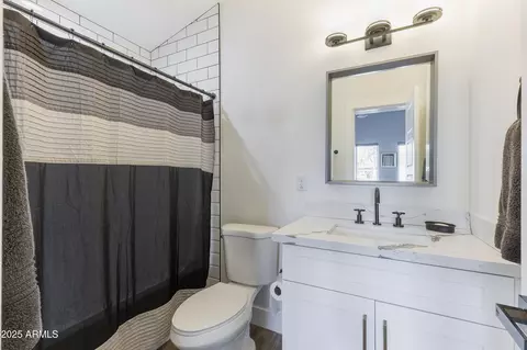 Bath - 2511 Earll Dr, Phoenix, AZ 85016 photo 1 of 7