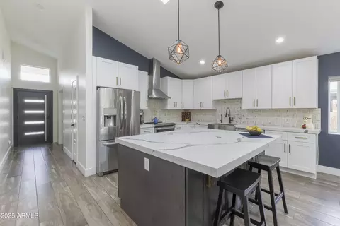 Kitchen - 2511 Earll Dr, Phoenix, AZ 85016 photo 3 of 6