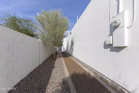 Exterior - 2511 Earll Dr, Phoenix, AZ 85016 photo 6 of 9