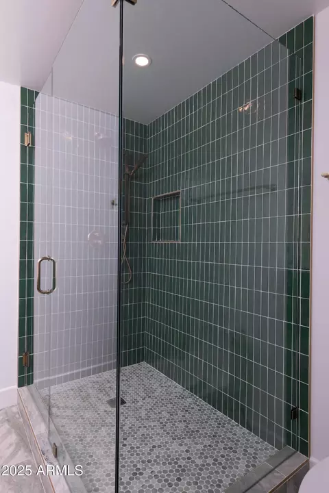 Bath - 3736 E Montecito Ave, Phoenix, AZ 85018 photo 4 of 6