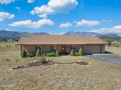 8390 N Stardust Trl, Flagstaff, AZ 86004