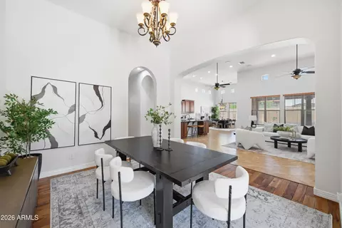 Dining - 758 E Sunburst Ln, Tempe, AZ 85284 photo 2 of 5